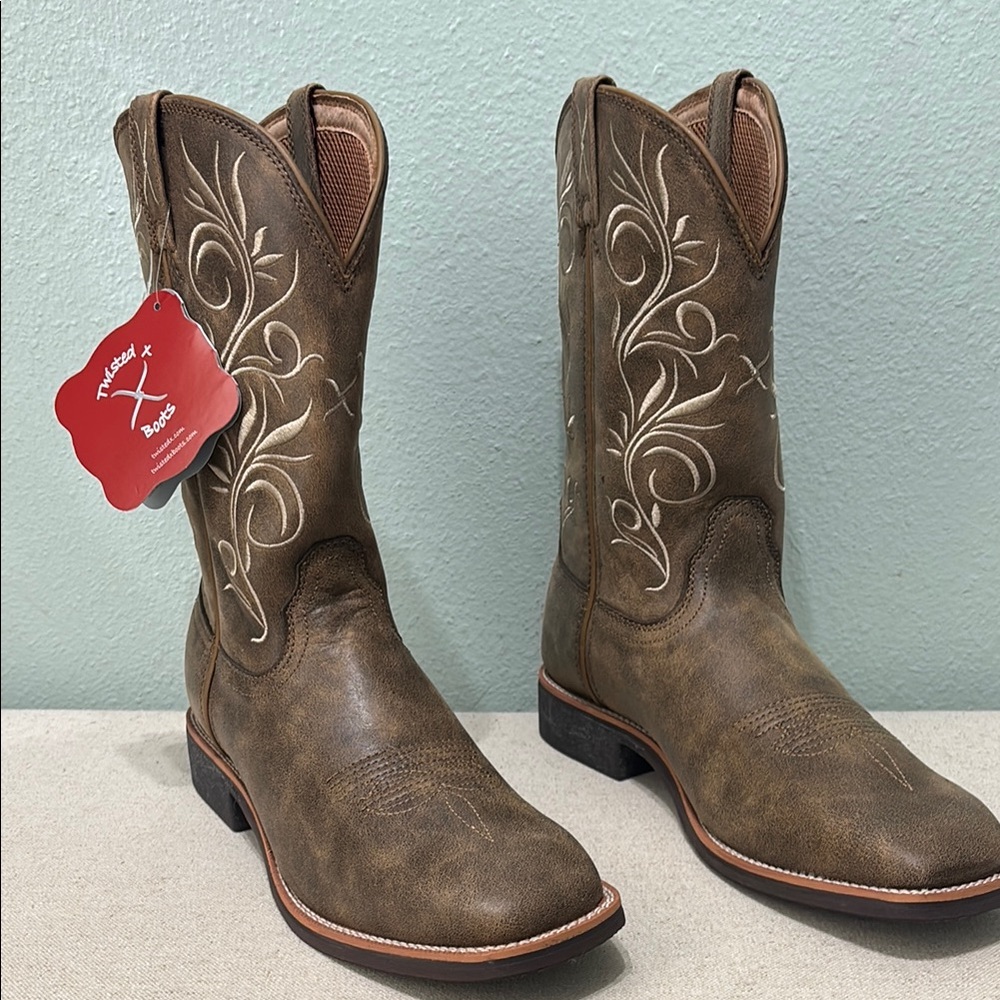 Twisted X women’s Brown Western Boots with White Embroidery